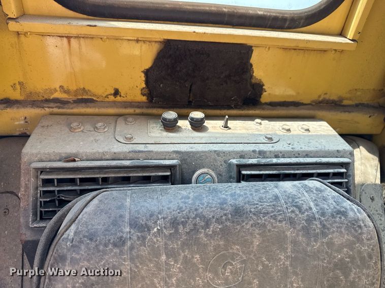 image for item EG8353 1996 Gradall G3WD wheeled excavator