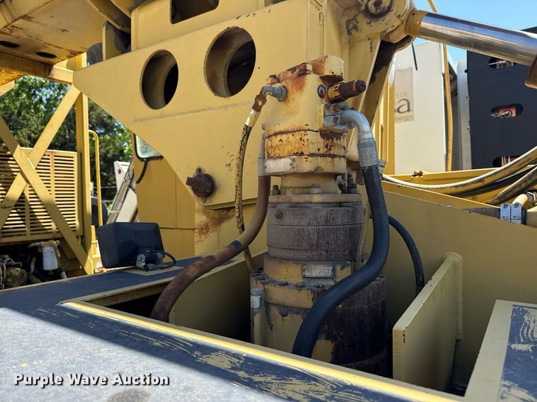 image for item EG8353 1996 Gradall G3WD wheeled excavator