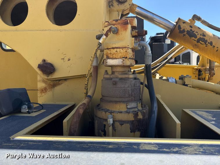 image for item EG8353 1996 Gradall G3WD wheeled excavator