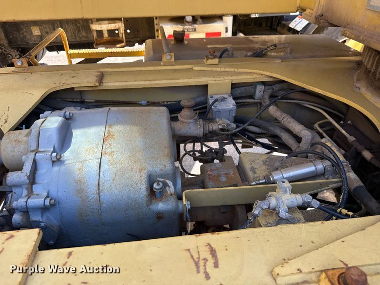 image for item EG8353 1996 Gradall G3WD wheeled excavator