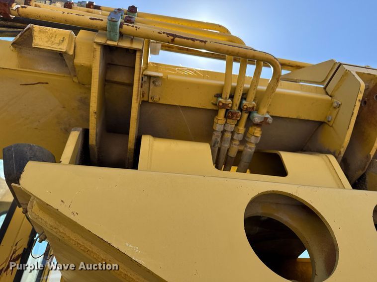 image for item EG8353 1996 Gradall G3WD wheeled excavator