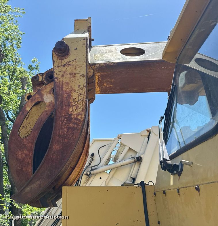 image for item EG8353 1996 Gradall G3WD wheeled excavator