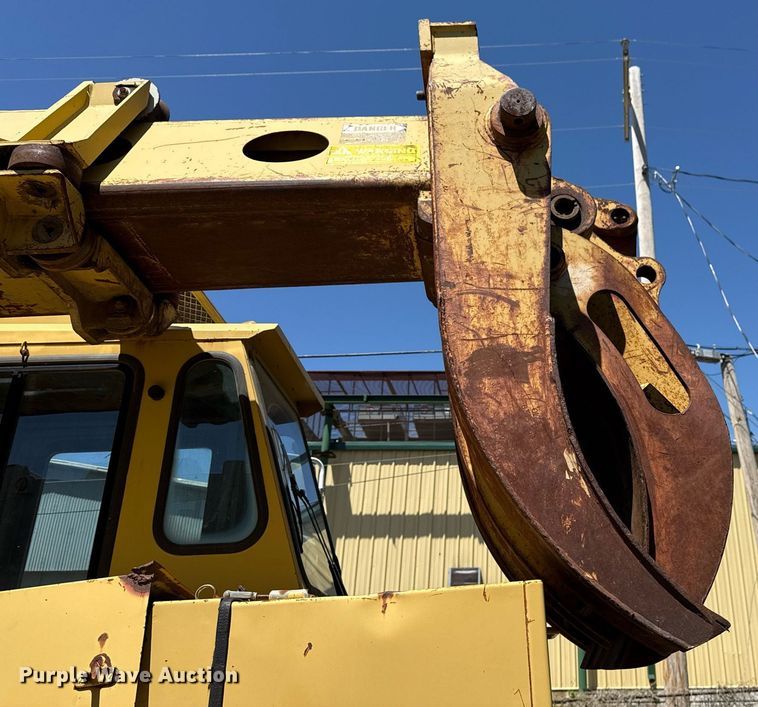 image for item EG8353 1996 Gradall G3WD wheeled excavator