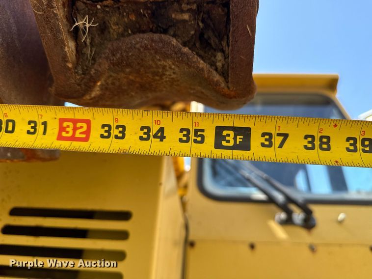 image for item EG8353 1996 Gradall G3WD wheeled excavator