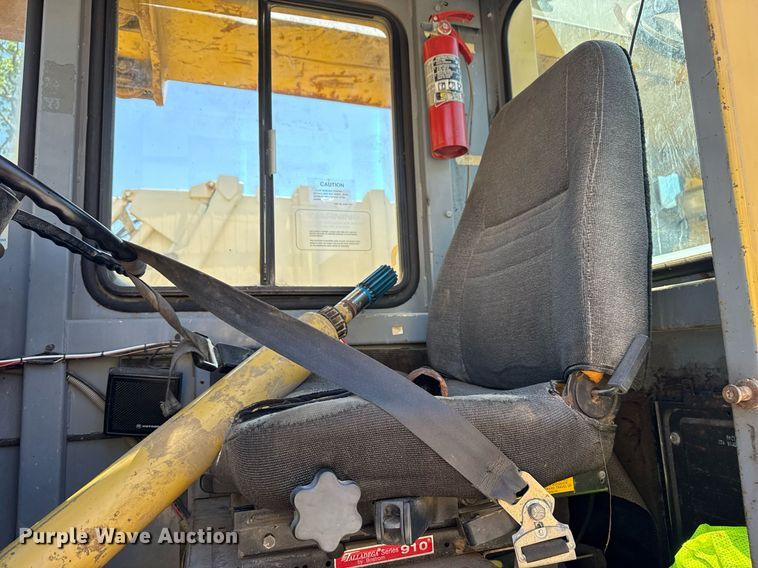 image for item EG8353 1996 Gradall G3WD wheeled excavator