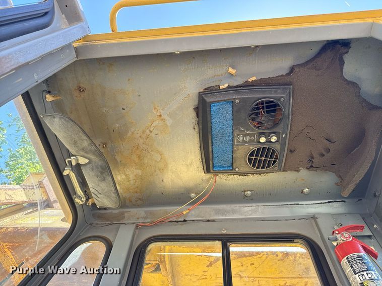 image for item EG8353 1996 Gradall G3WD wheeled excavator