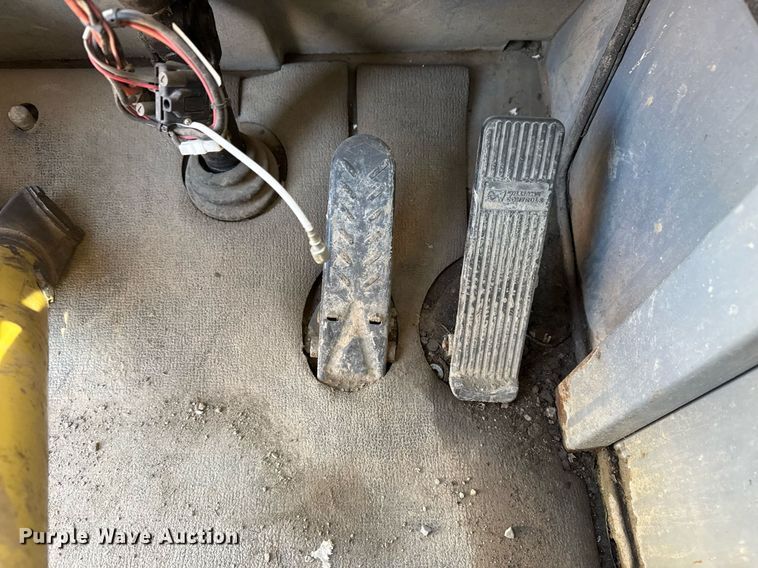 image for item EG8353 1996 Gradall G3WD wheeled excavator