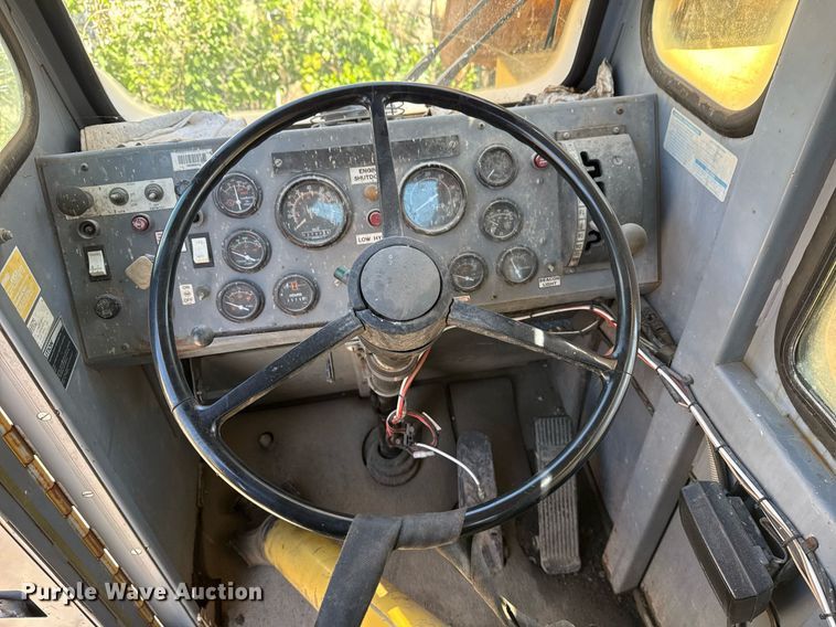 image for item EG8353 1996 Gradall G3WD wheeled excavator