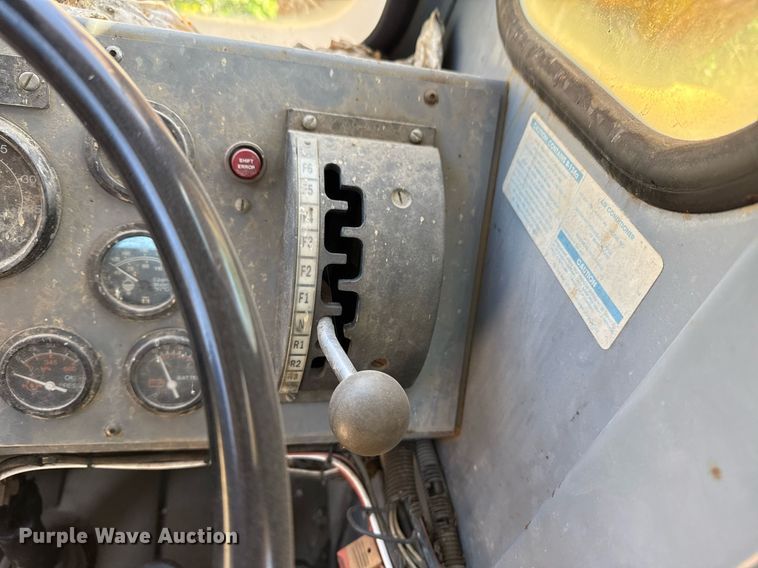 image for item EG8353 1996 Gradall G3WD wheeled excavator