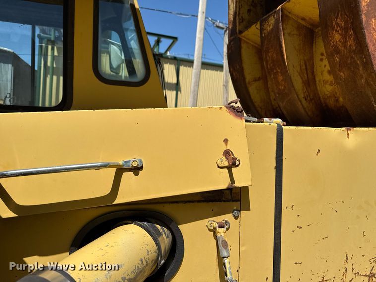 image for item EG8353 1996 Gradall G3WD wheeled excavator