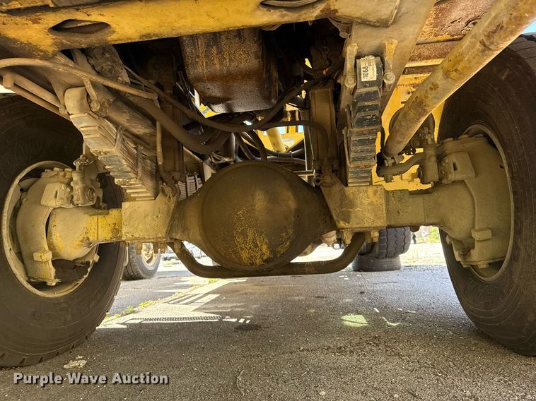 image for item EG8353 1996 Gradall G3WD wheeled excavator