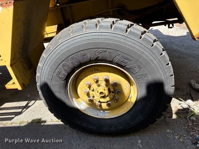 image for item EG8353 1996 Gradall G3WD wheeled excavator