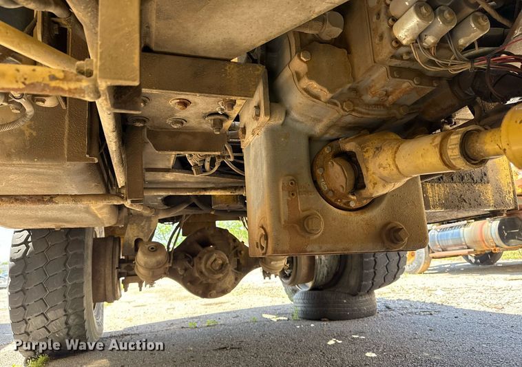 image for item EG8353 1996 Gradall G3WD wheeled excavator