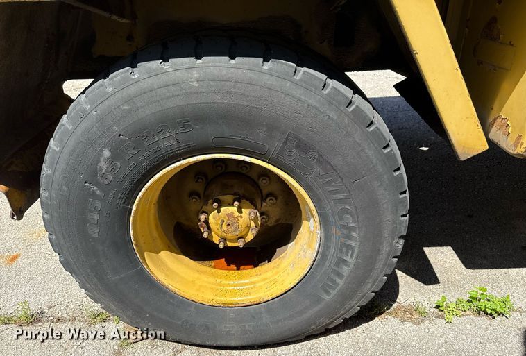 image for item EG8353 1996 Gradall G3WD wheeled excavator