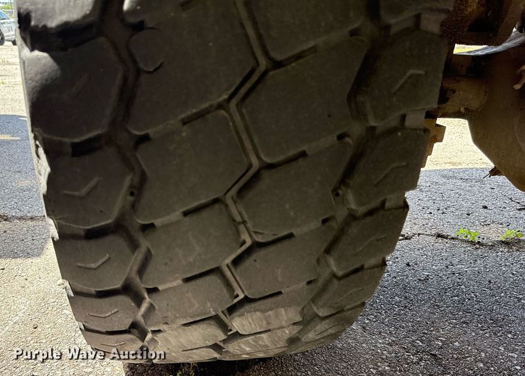 image for item EG8353 1996 Gradall G3WD wheeled excavator