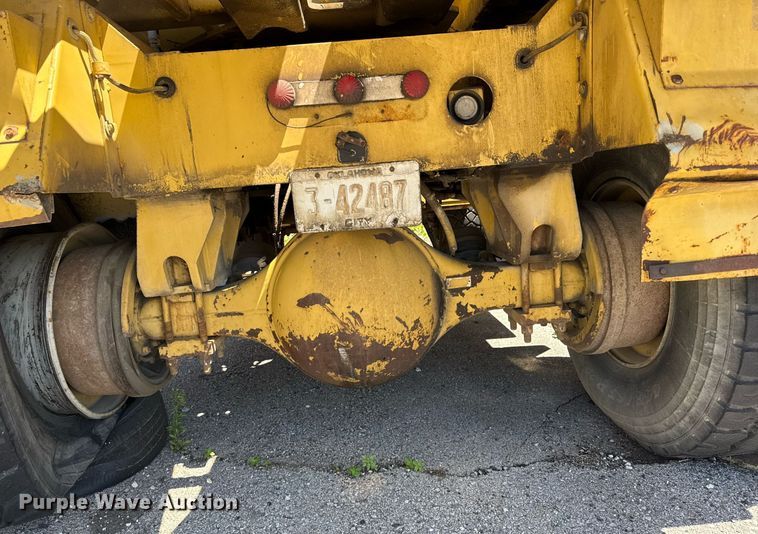 image for item EG8353 1996 Gradall G3WD wheeled excavator