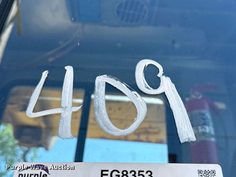 image for item EG8353 1996 Gradall G3WD wheeled excavator