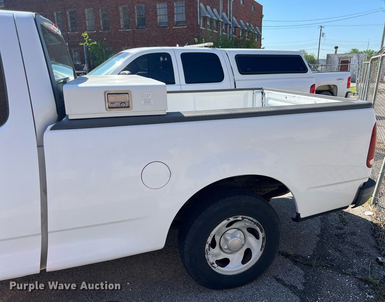 image for item EG8360 2003 Ford F150 SuperCab pickup truck