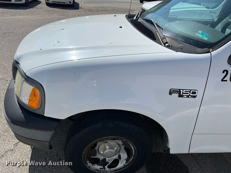 image for item EG8360 2003 Ford F150 SuperCab pickup truck