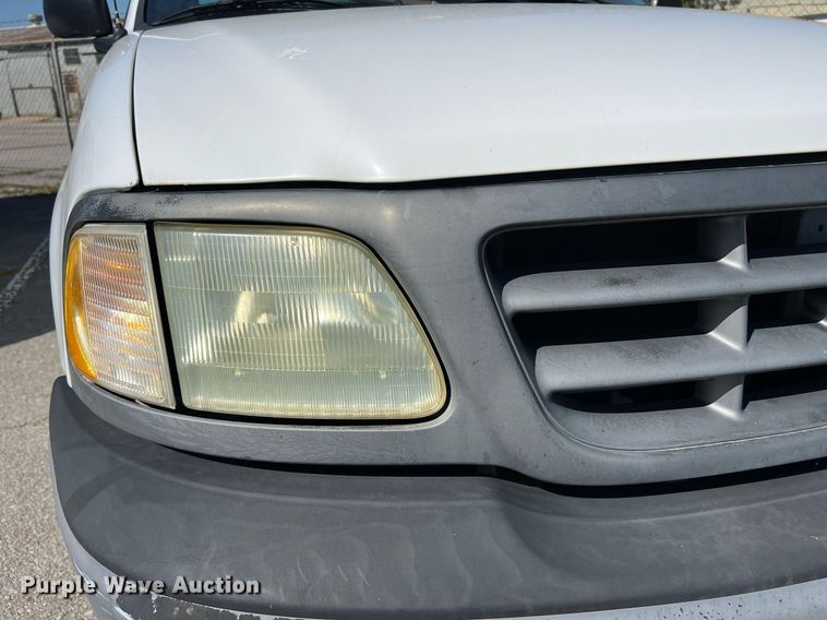 image for item EG8360 2003 Ford F150 SuperCab pickup truck