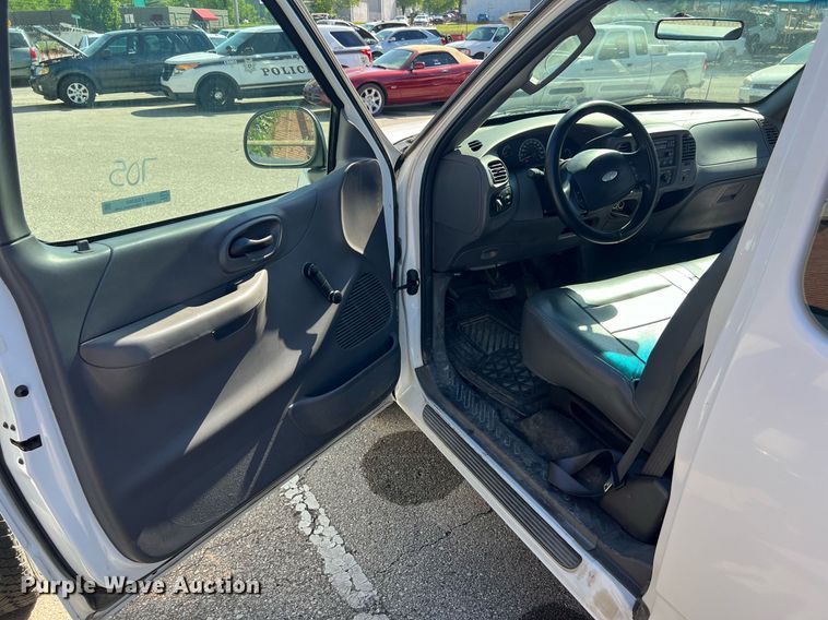 image for item EG8360 2003 Ford F150 SuperCab pickup truck