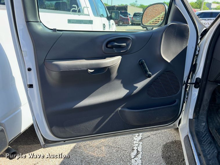 image for item EG8360 2003 Ford F150 SuperCab pickup truck