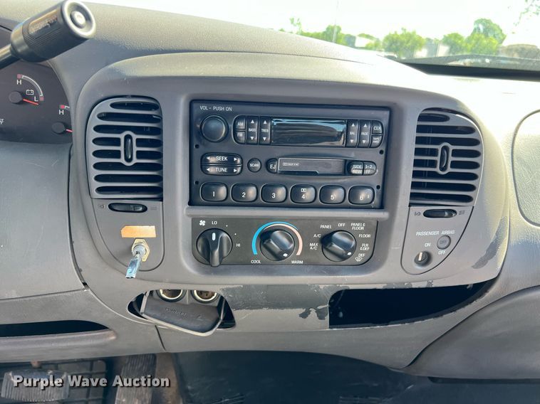 image for item EG8360 2003 Ford F150 SuperCab pickup truck