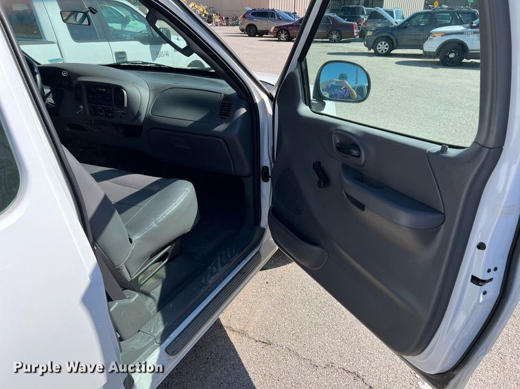 image for item EG8360 2003 Ford F150 SuperCab pickup truck