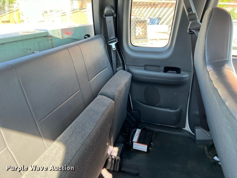 image for item EG8360 2003 Ford F150 SuperCab pickup truck