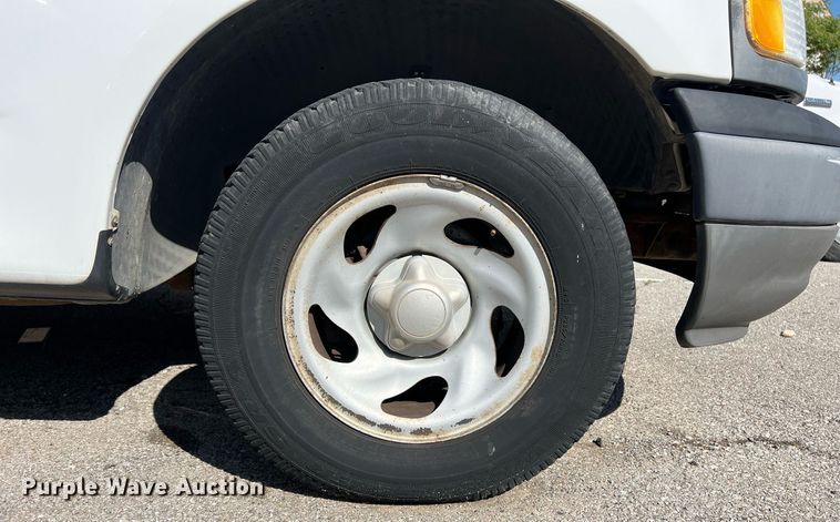 image for item EG8360 2003 Ford F150 SuperCab pickup truck