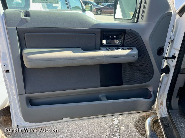 image for item EG8361 2005 Ford F150 SuperCab pickup truck