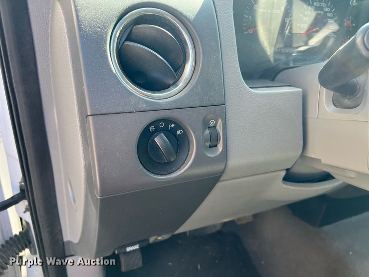 image for item EG8361 2005 Ford F150 SuperCab pickup truck