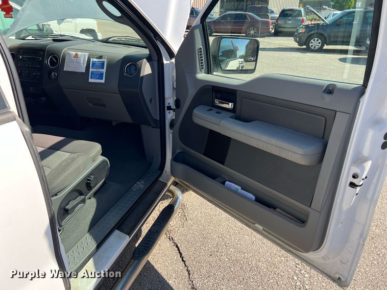 image for item EG8361 2005 Ford F150 SuperCab pickup truck