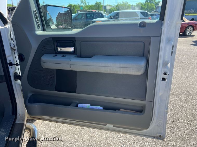 image for item EG8361 2005 Ford F150 SuperCab pickup truck