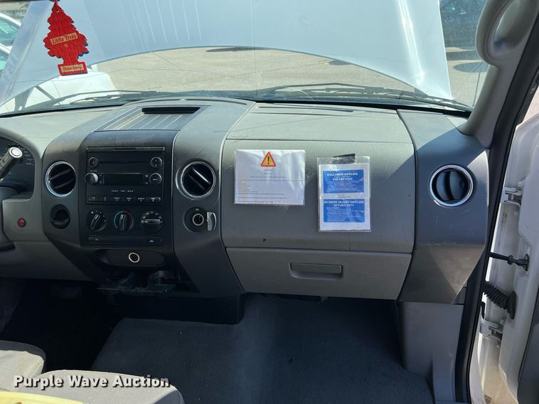 image for item EG8361 2005 Ford F150 SuperCab pickup truck