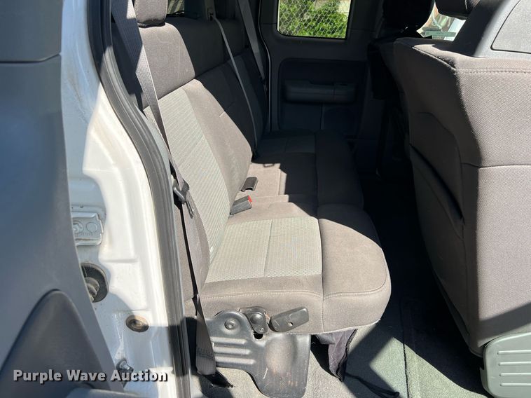 image for item EG8361 2005 Ford F150 SuperCab pickup truck