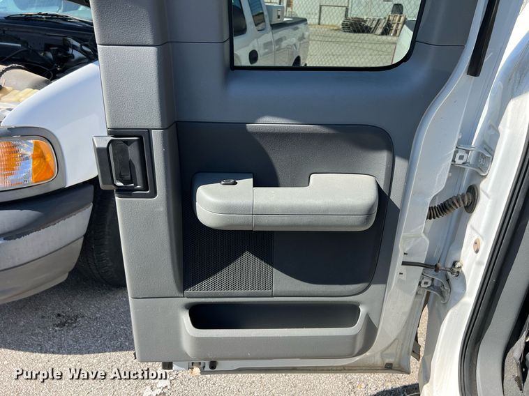 image for item EG8361 2005 Ford F150 SuperCab pickup truck