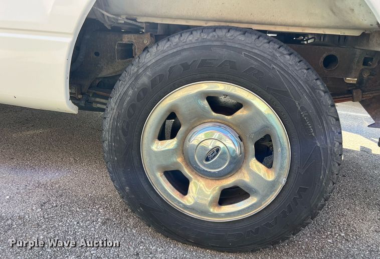 image for item EG8361 2005 Ford F150 SuperCab pickup truck