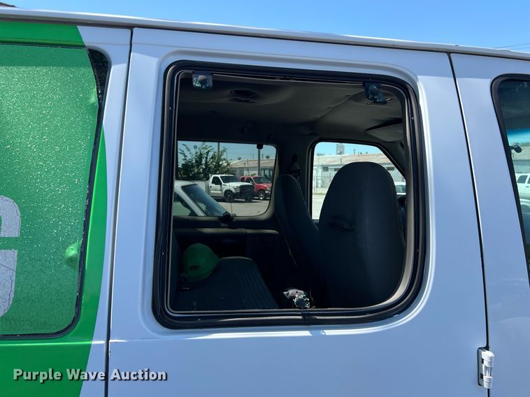 image for item EG8366 2001 Ford E350 van