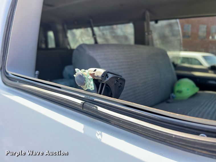 image for item EG8366 2001 Ford E350 van