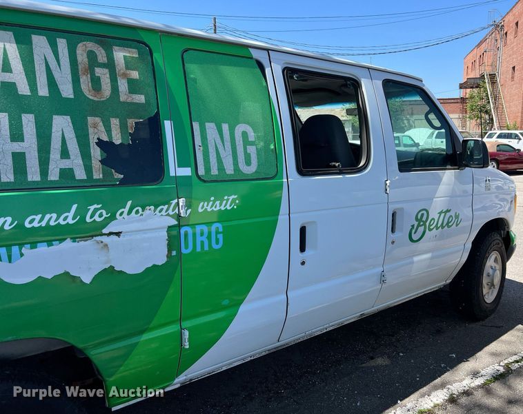 image for item EG8366 2001 Ford E350 van