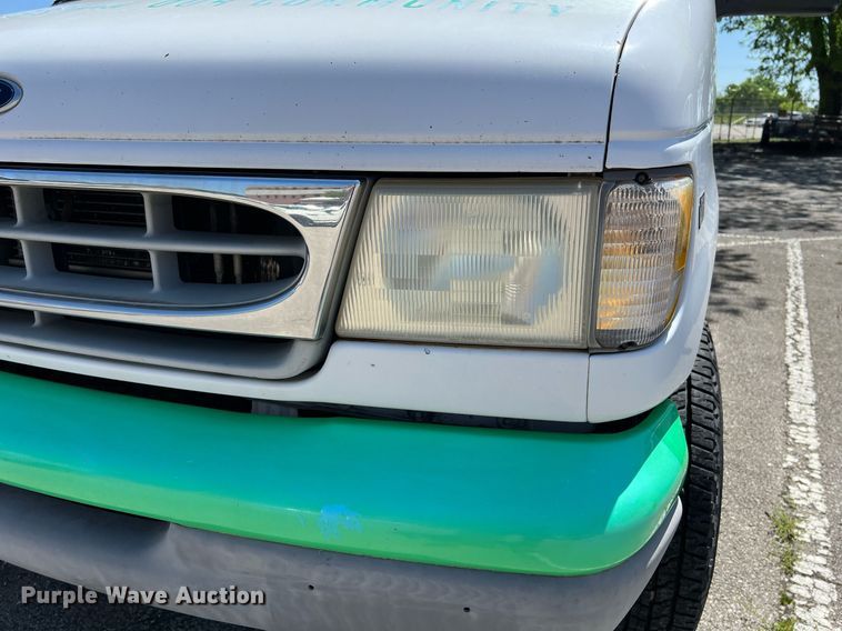 image for item EG8366 2001 Ford E350 van