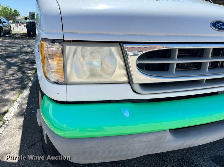 image for item EG8366 2001 Ford E350 van