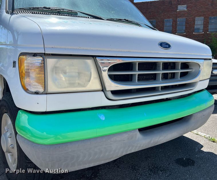 image for item EG8366 2001 Ford E350 van