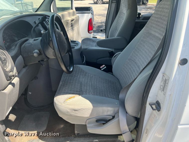 image for item EG8366 2001 Ford E350 van