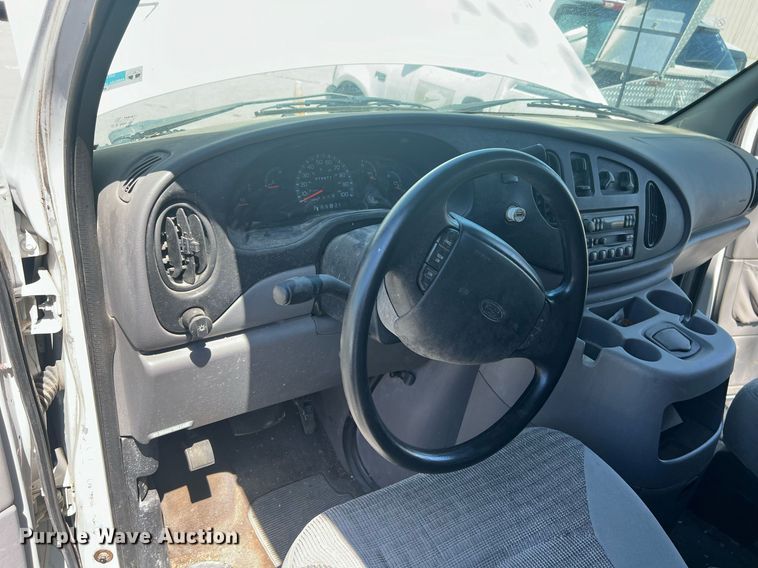 image for item EG8366 2001 Ford E350 van