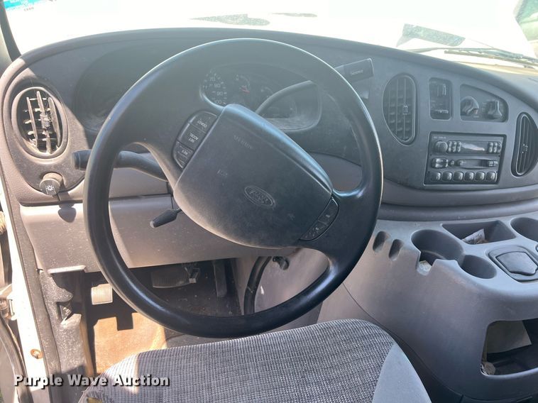 image for item EG8366 2001 Ford E350 van