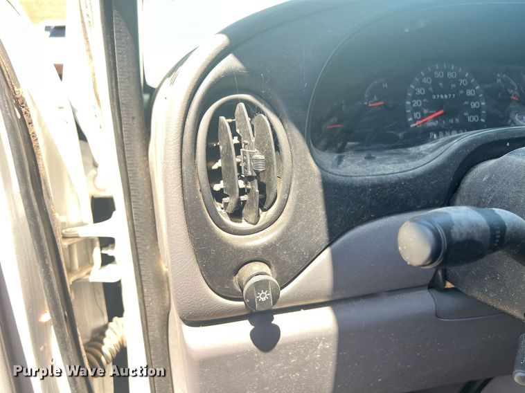 image for item EG8366 2001 Ford E350 van