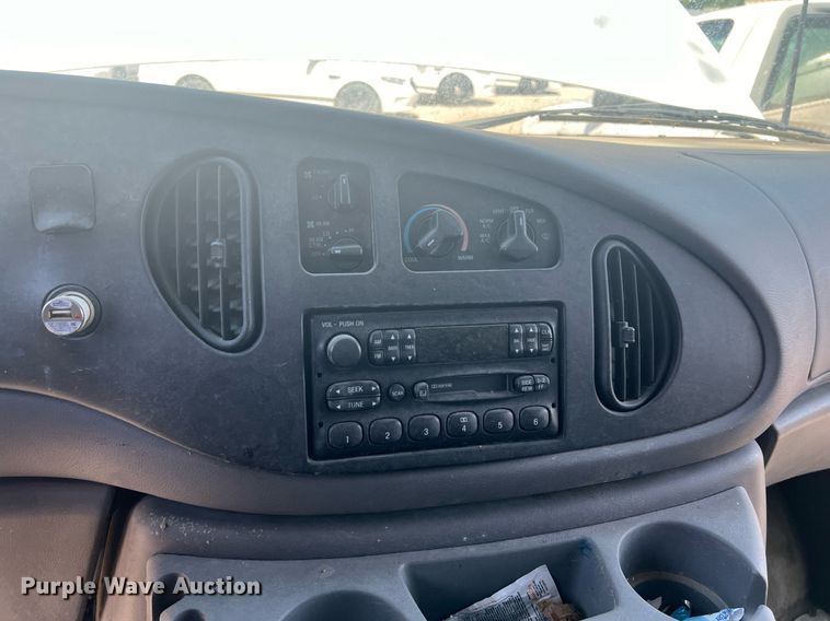 image for item EG8366 2001 Ford E350 van