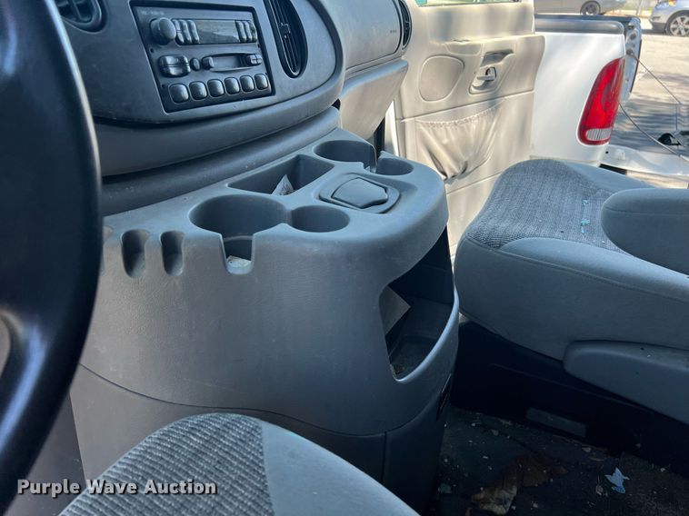 image for item EG8366 2001 Ford E350 van